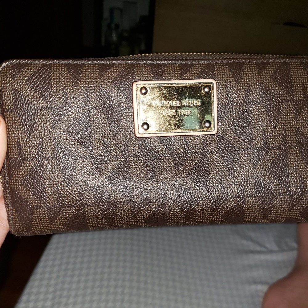 Michael kors wallet